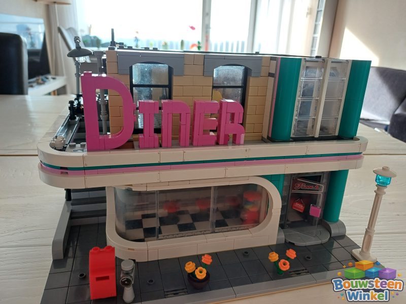 _LEGO Creator Expert Diner in de Stad - 10260 gebouwd door klant — Creator Expert / Icons