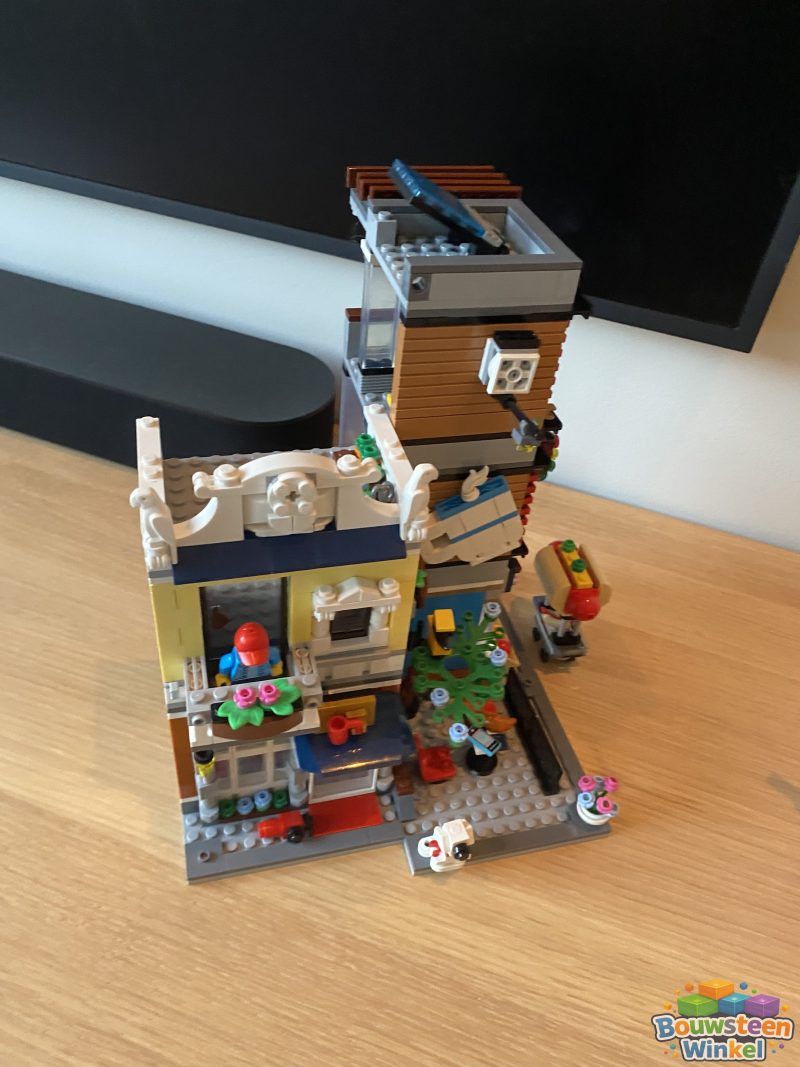 LEGO Creator Woonhuis, Dierenwinkel en Cafe - 31097C gebouwd door klant — Creator
