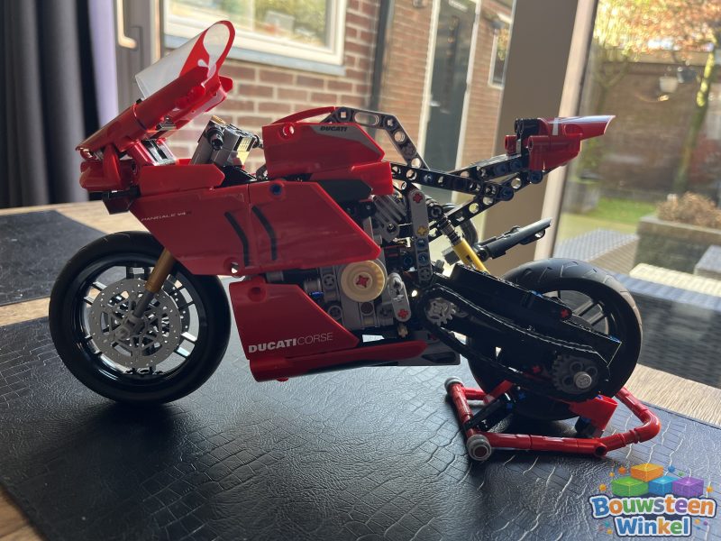 LEGO Technic Ducati Panigale V4 R - 42107 gebouwd door klant — Technic