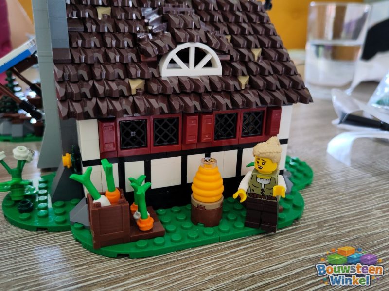 LEGO Icons Middeleeuws stadsplein - 10332 gebouwd door klant — Creator Expert / Icons