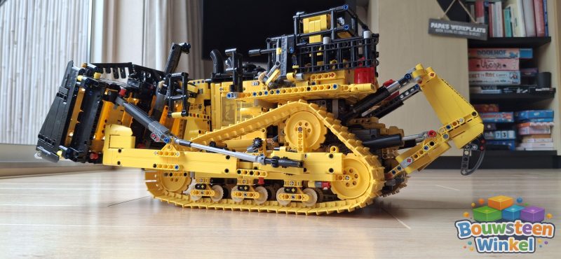 LEGO Technic Cat D11 Buldozer met app-besturing - 42131 gebouwd door klant — Technic