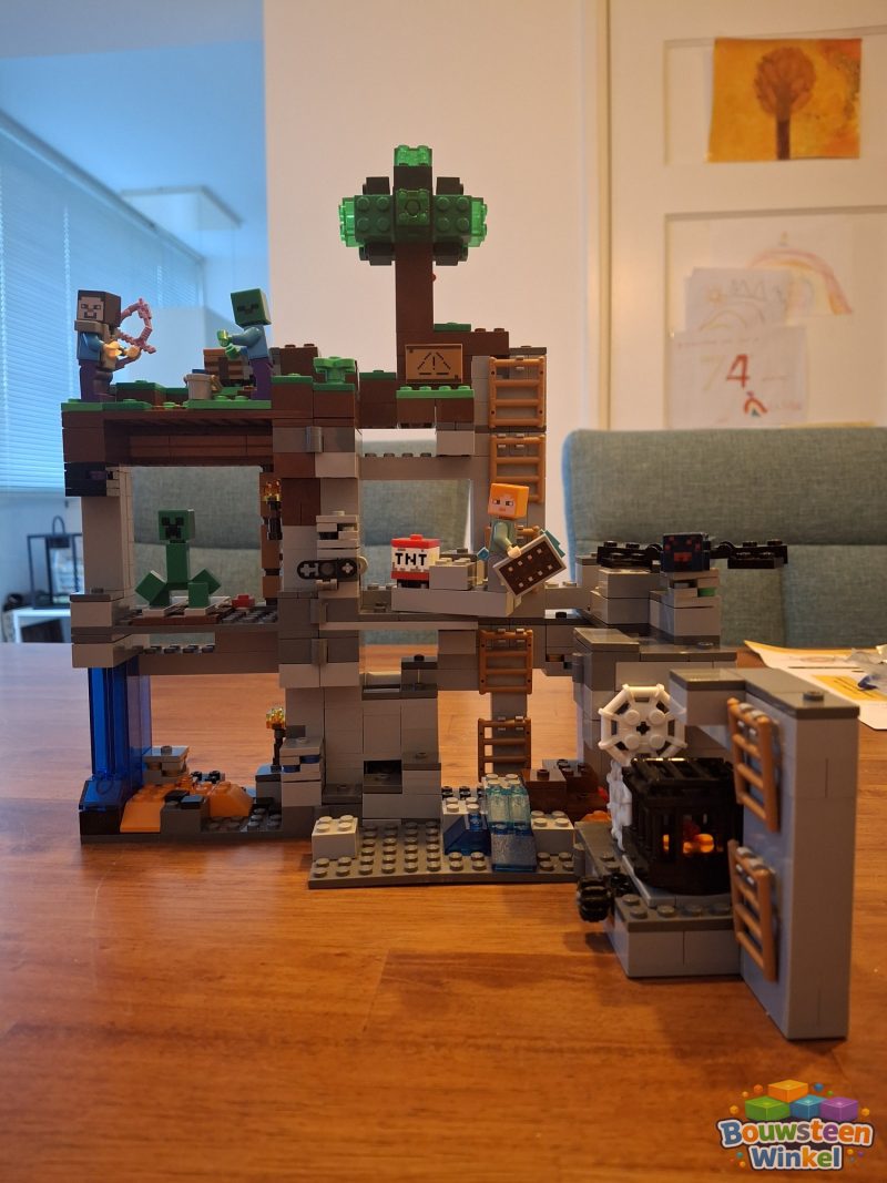 LEGO Minecraft De Bedrock Avonturen - 21147 gebouwd door klant — Architecture / Ideas