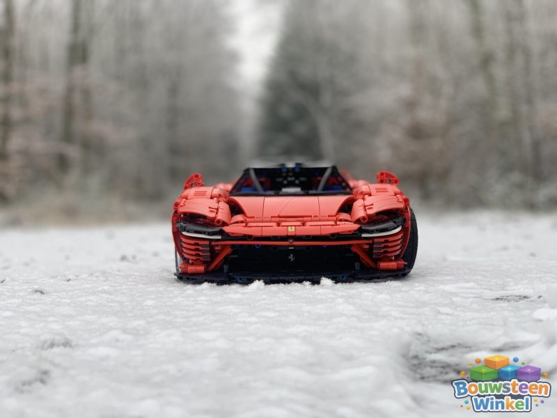 LEGO Technic Ferrari Daytona SP3 - 42143 gebouwd door klant — Technic